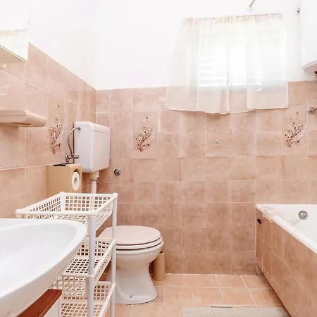 Διαμέρισμα 2 Bedroom Gorgeous In Raslina